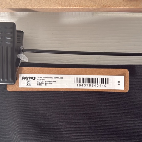 SKIMS - Soft Smoothing Seamless Leggings - Medium - NWT - Picture 6 of 7